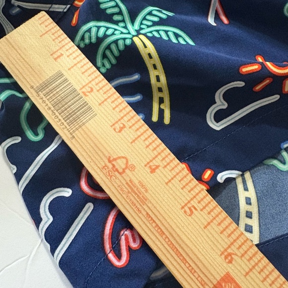 Men’s Chubbies 5.5 in. Swim Trunks, Neon Lights, 4-way stretch Pockets Tropical - Picture 11 of 13